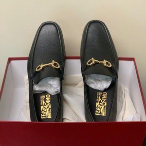 SALVATORE FERRAGAMO - Black 9 1/2 E - Chris Leather Loafers - NEVER WORN